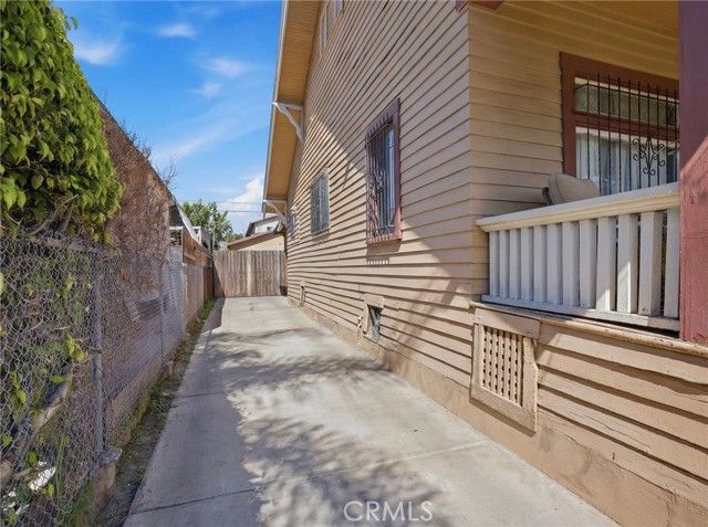 123 E 65th Street, Los Angeles, CA 90003