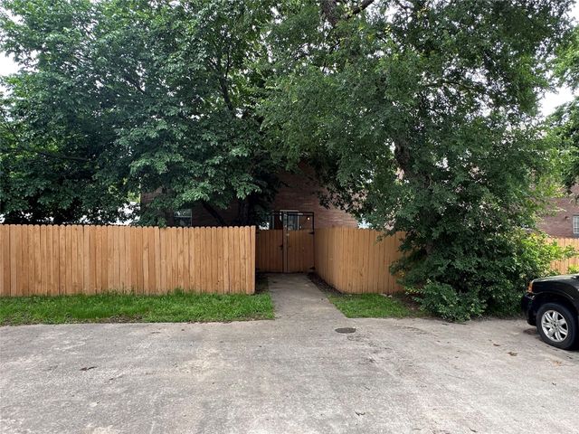 112-114 S Holly Avenue, Sherman, TX 75092