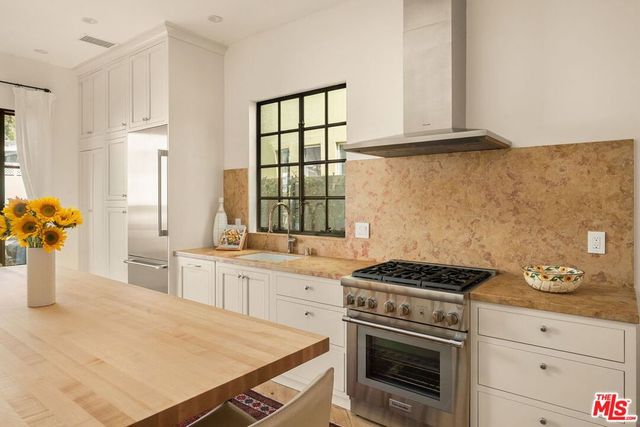 207 Entrada Drive, Santa Monica, CA 90402