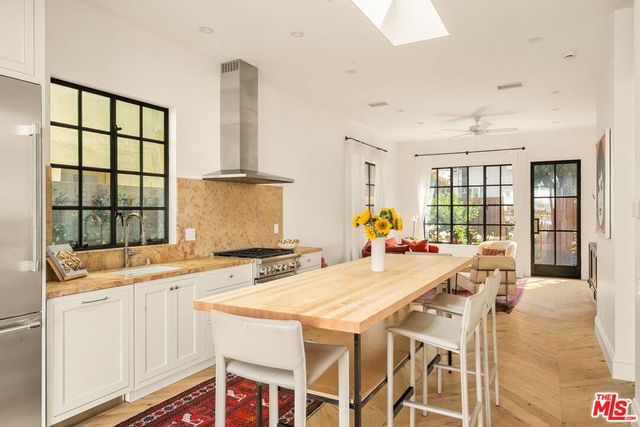 207 Entrada Drive, Santa Monica, CA 90402