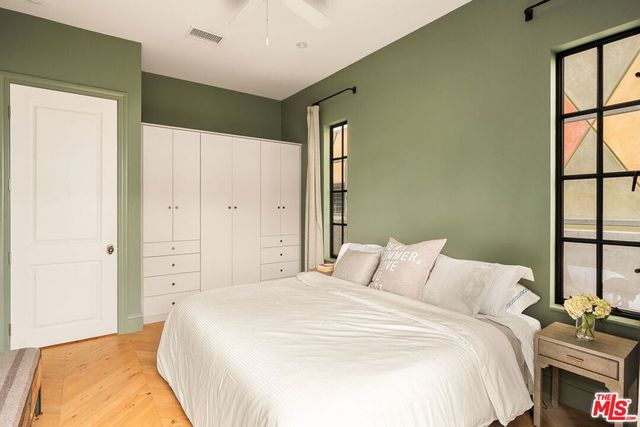 207 Entrada Drive, Santa Monica, CA 90402