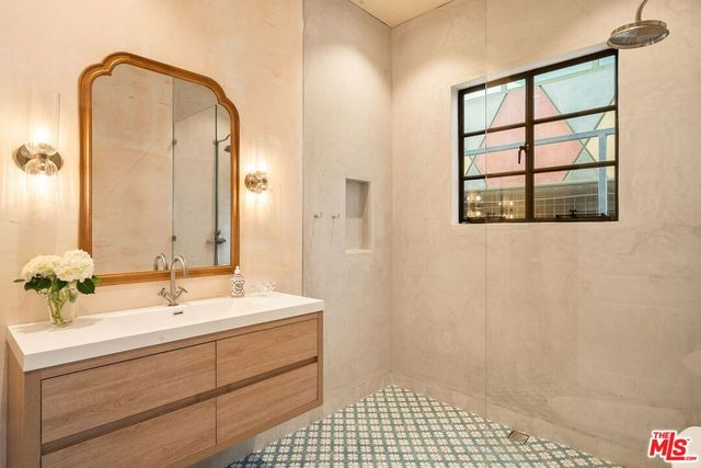 207 Entrada Drive, Santa Monica, CA 90402