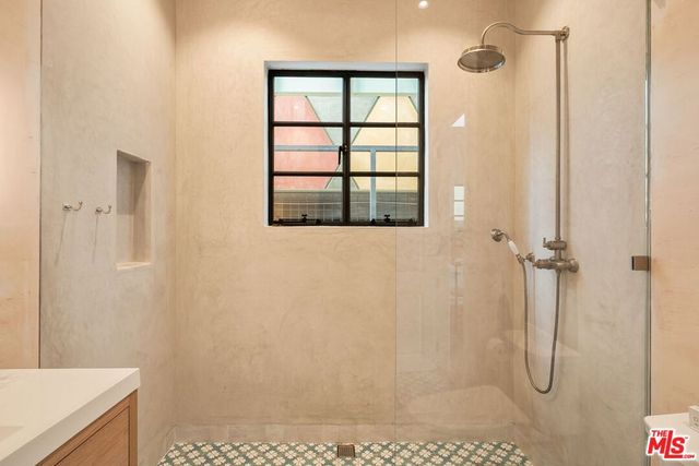 207 Entrada Drive, Santa Monica, CA 90402