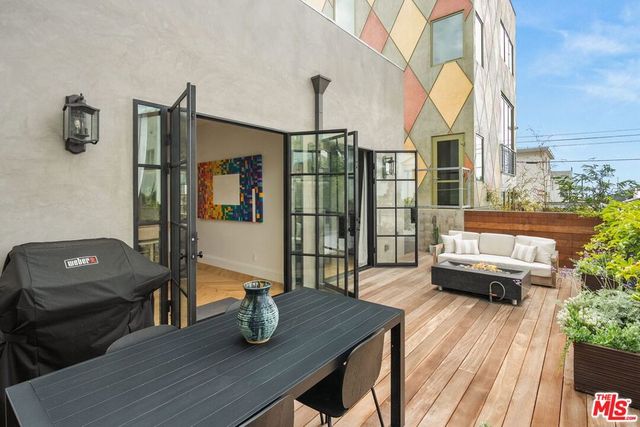 207 Entrada Drive, Santa Monica, CA 90402