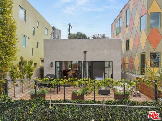 207 Entrada Drive, Santa Monica, CA 90402