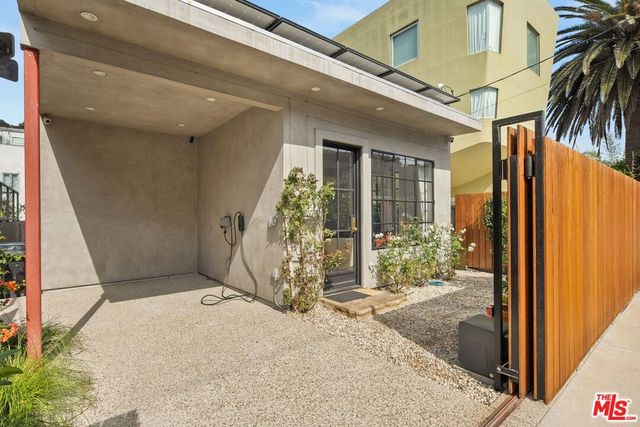 207 Entrada Drive, Santa Monica, CA 90402