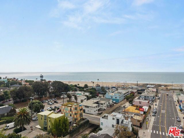 207 Entrada Drive, Santa Monica, CA 90402