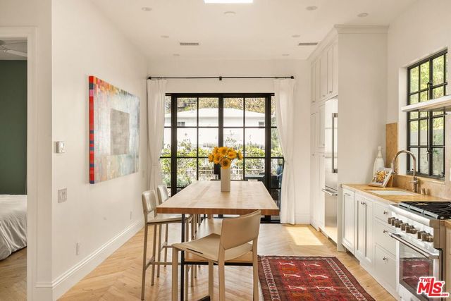 207 Entrada Drive, Santa Monica, CA 90402