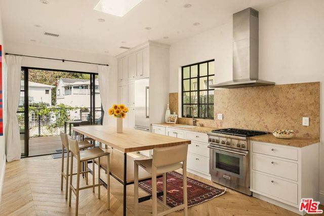 207 Entrada Drive, Santa Monica, CA 90402