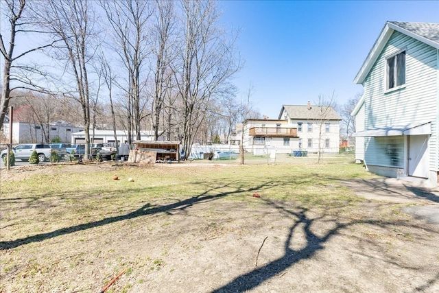 10 Green St, Leominster, MA 01453