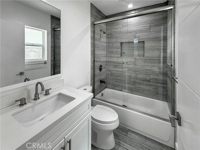 7125 S La Cienega Boulevard, Los Angeles, CA 90045