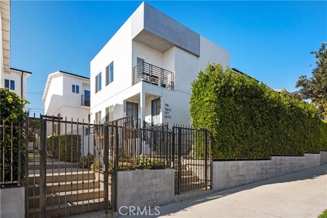 7125 S La Cienega Boulevard, Los Angeles, CA 90045