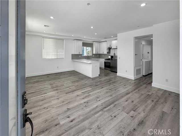 7125 S La Cienega Boulevard, Los Angeles, CA 90045