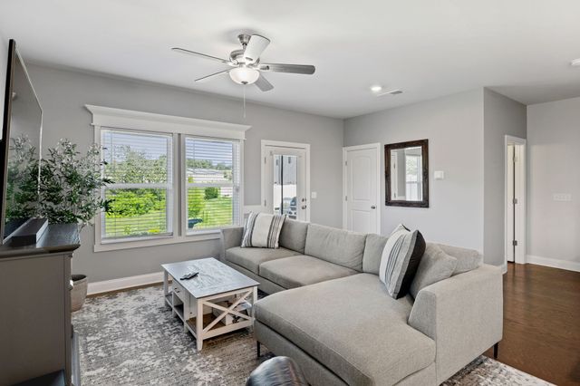 366 Coleman Ct, Columbia, TN 38401