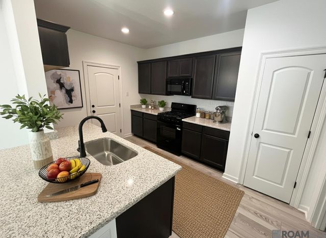 2096 Sherri's Way, Port Allen, LA 70767