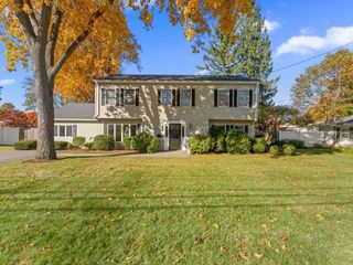 8 Flynn St, Natick, MA 01760