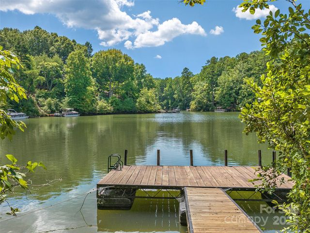 000 South Cove Road 17, Mill Spring, NC 28756