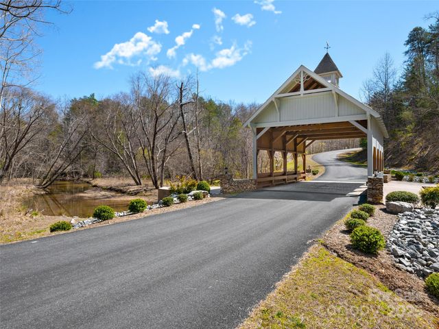 000 South Cove Road 17, Mill Spring, NC 28756