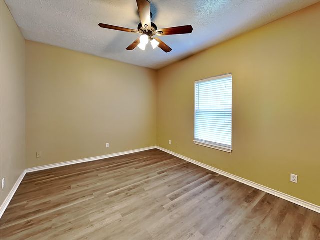 906 Crystal River Road, Conroe, TX 77316