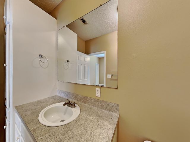 906 Crystal River Road, Conroe, TX 77316