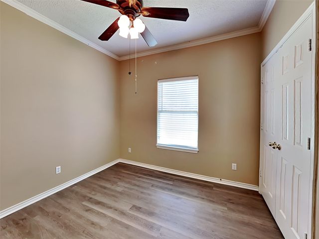 906 Crystal River Road, Conroe, TX 77316