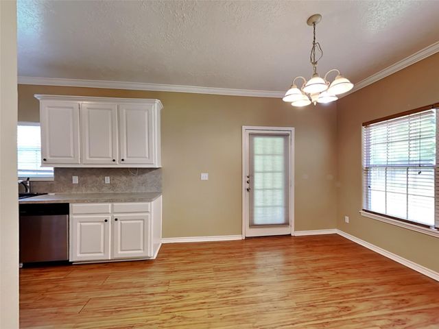 906 Crystal River Road, Conroe, TX 77316