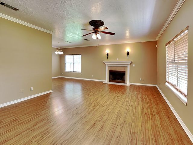 906 Crystal River Road, Conroe, TX 77316