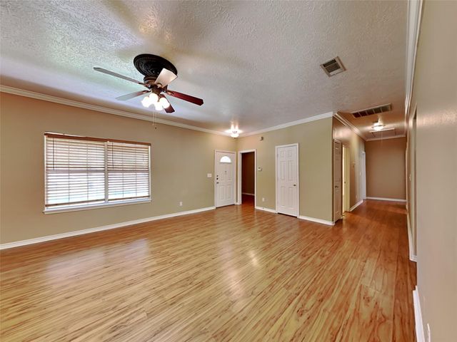 906 Crystal River Road, Conroe, TX 77316