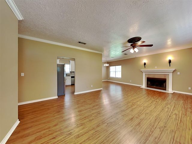 906 Crystal River Road, Conroe, TX 77316