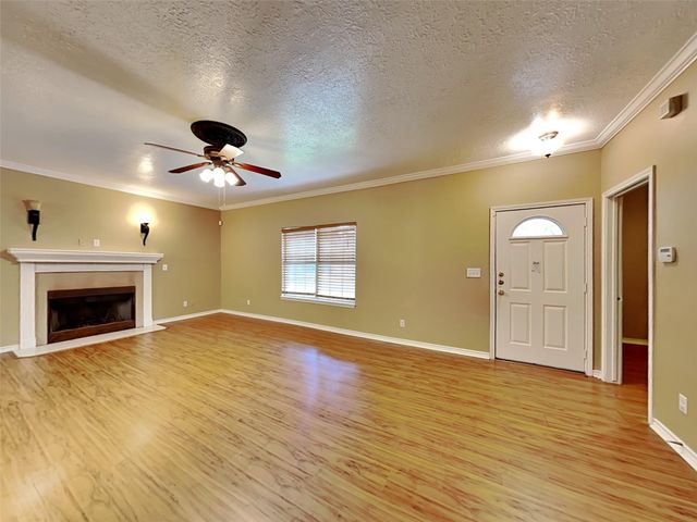 906 Crystal River Road, Conroe, TX 77316