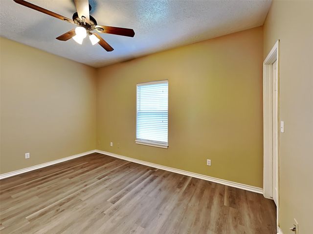 906 Crystal River Road, Conroe, TX 77316