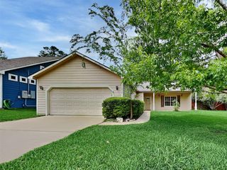 906 Crystal River Road, Conroe, TX 77316