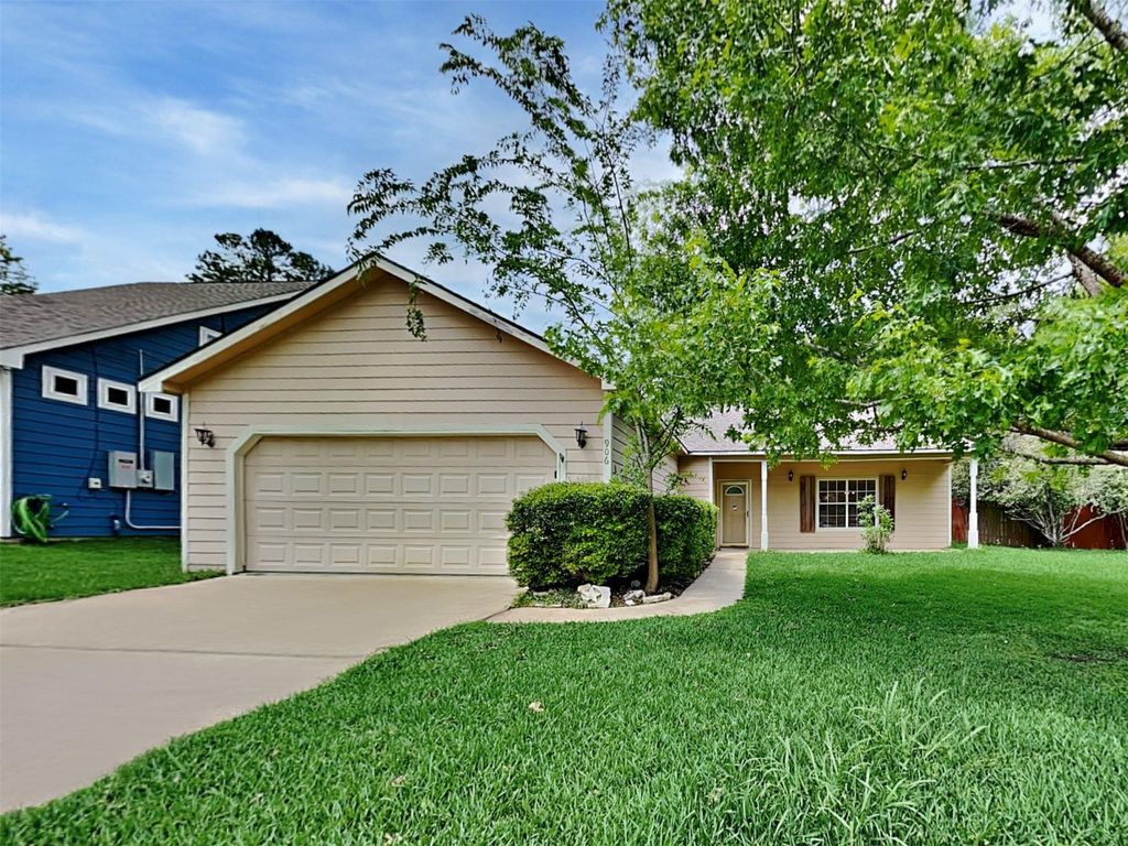 906 Crystal River Road, Conroe, TX 77316