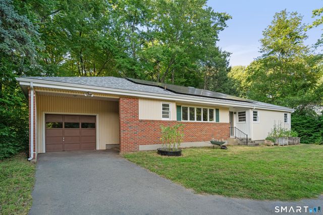 24 East Wintonbury Avenue, Bloomfield, CT 06002