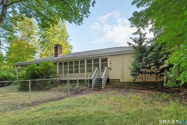 24 East Wintonbury Avenue, Bloomfield, CT 06002