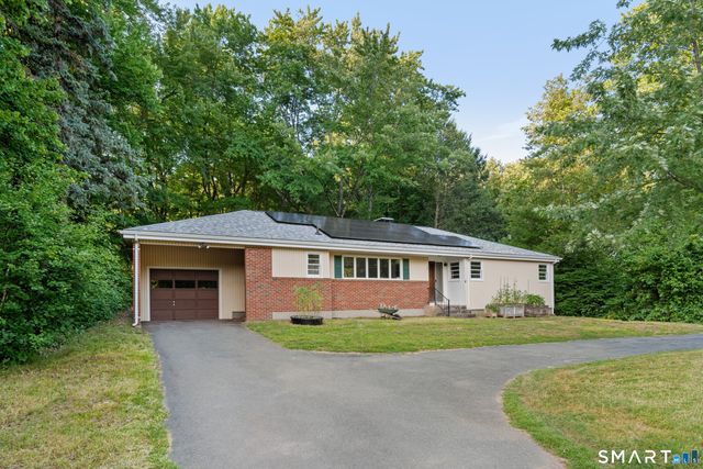 24 East Wintonbury Avenue, Bloomfield, CT 06002