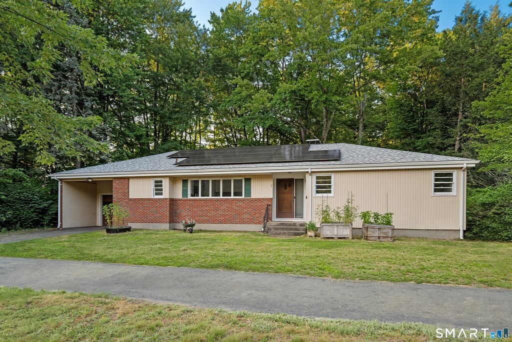 24 East Wintonbury Avenue, Bloomfield, CT 06002