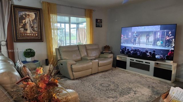 2271 SW Arlington Dr SW, Vero Beach, FL 32968