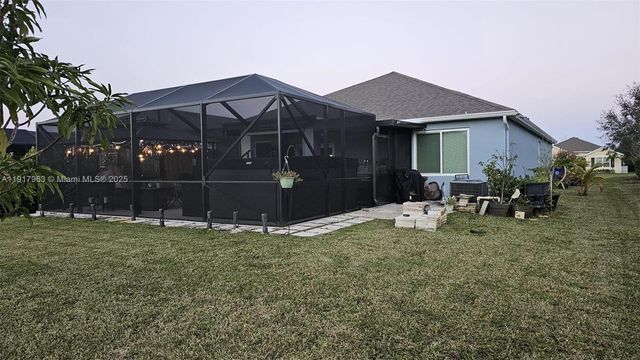 2271 SW Arlington Dr SW, Vero Beach, FL 32968