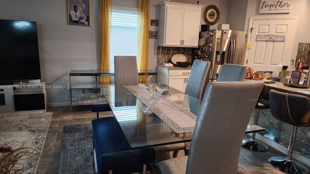 2271 SW Arlington Dr SW, Vero Beach, FL 32968