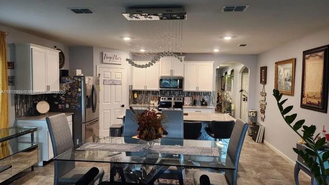 2271 SW Arlington Dr SW, Vero Beach, FL 32968