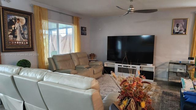 2271 SW Arlington Dr SW, Vero Beach, FL 32968