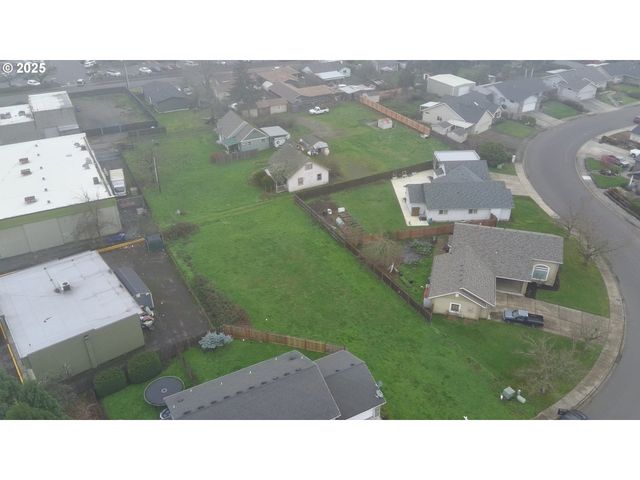 780 Q St, Springfield, OR 97477