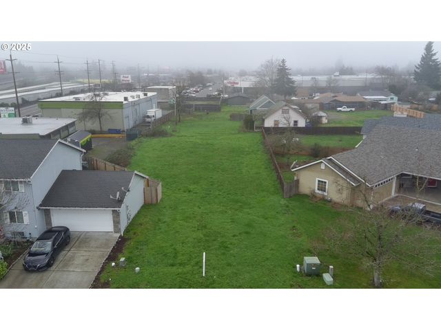 780 Q St, Springfield, OR 97477