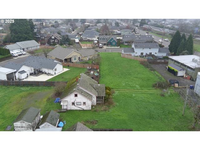 780 Q St, Springfield, OR 97477