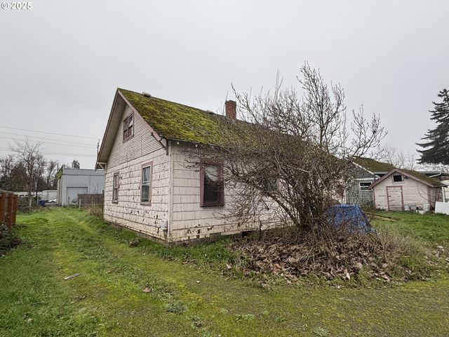 780 Q St, Springfield, OR 97477