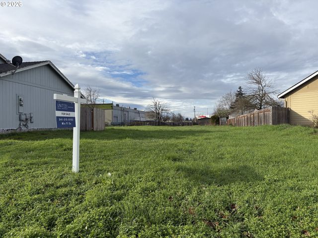 780 Q St, Springfield, OR 97477