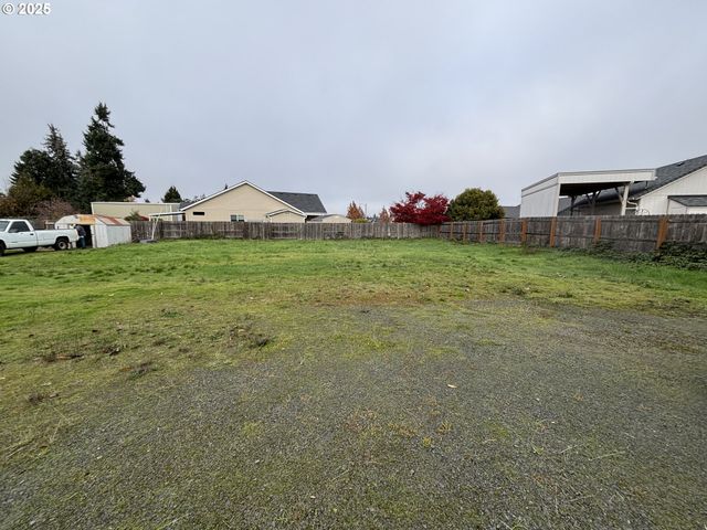 780 Q St, Springfield, OR 97477