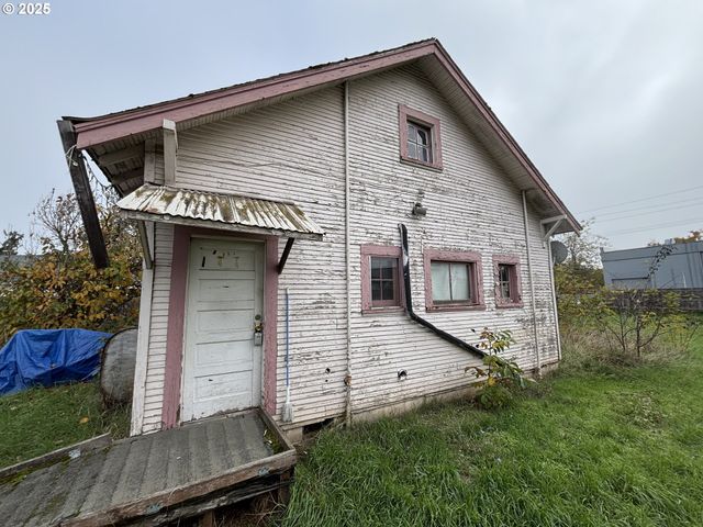 780 Q St, Springfield, OR 97477