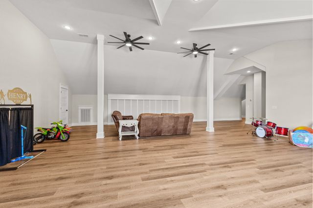 579 Buddy Rd, Burns, TN 37029